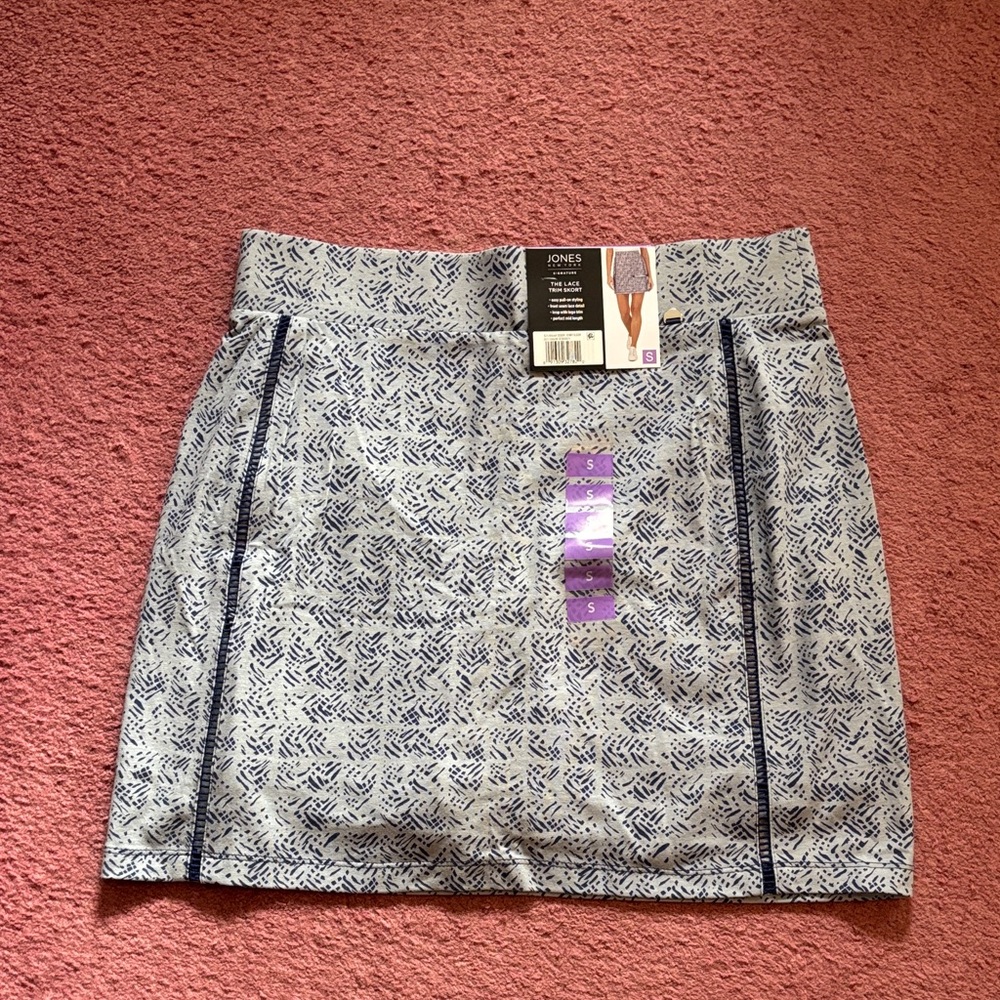 Jones New York Navy and White Patterned skirt with shorts under